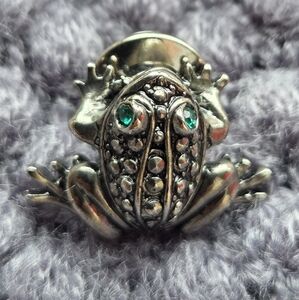 Avon Silver Tone Frog Brooch Tie Pin with Green Accents